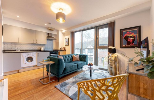 Convention Quarter Apartment | Stylish 1 Bedroom Apartment - Central Birmingham, Cube and Mailbox