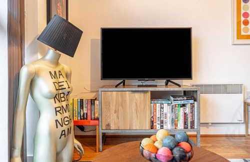 Convention Quarter Apartment | Stylish 1 Bedroom Apartment - Central Birmingham, Cube and Mailbox