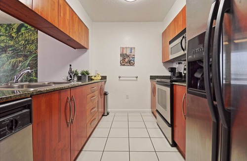 Brickell Apartment | Stylish 1BR At Brickell Bay Club by Oneluxstay