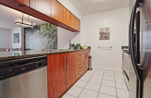 Brickell Apartment | Stylish 1BR At Brickell Bay Club by Oneluxstay