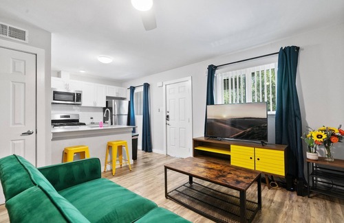 Highland Apartment | Stylish 1BR Near UT Highland Evonify