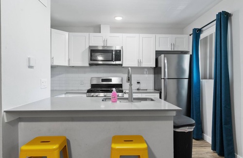 Highland Apartment | Stylish 1BR Near UT Highland Evonify