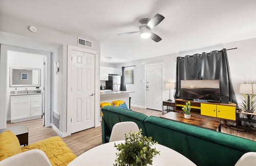 Highland Apartment | Stylish 1BR Near UT Highland Evonify