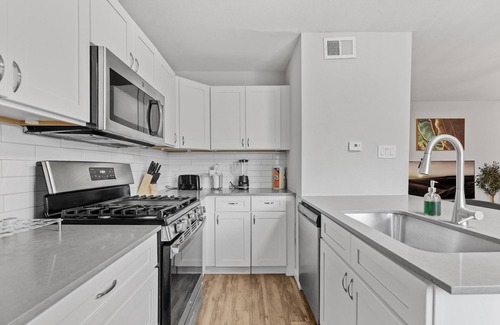 Highland Apartment | Stylish 1BR Near UT Highland Evonify