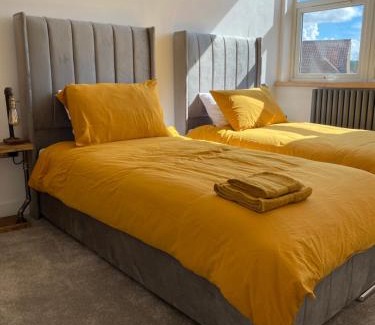 Sheringham Apartment | Stylish 2 Bed Apt, 2 Minute Walk From The Beach.