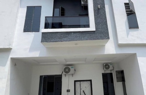 Lagos House | Stylish 2 Bedrooms in Orchid Lekki