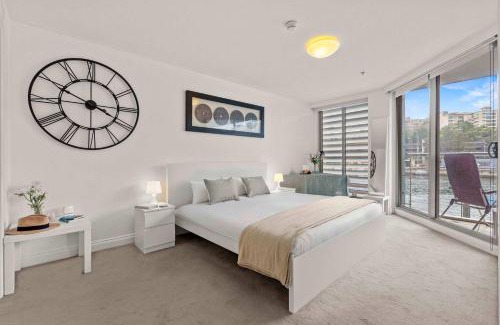 Woolloomooloo Apartment | Stylish 2BR Finger Wharf Getaway