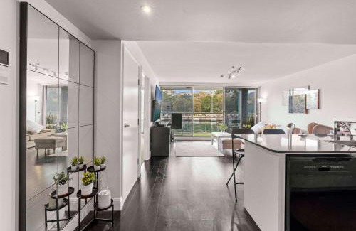 Woolloomooloo Apartment | Stylish 2BR Finger Wharf Getaway