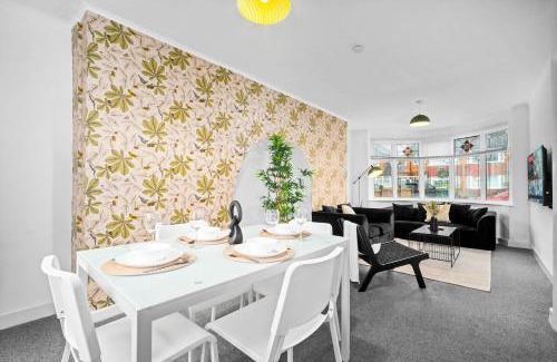 Great Barr House | Stylish 3 Bedroom House - Parking - Garden - Great Barr - Netflix - Top Rated -121J
