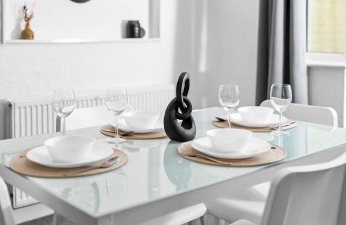 Great Barr House | Stylish 3 Bedroom House - Parking - Garden - Great Barr - Netflix - Top Rated -121J
