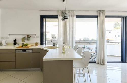 Old North Apartment | Stylish 3-BR Apt w Balcony and Parking