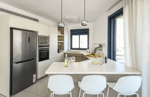 Old North Apartment | Stylish 3-BR Apt w Balcony and Parking