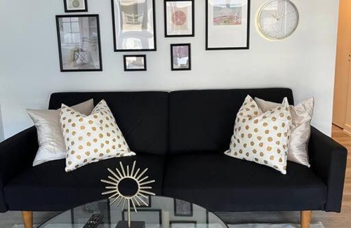 Bridgeland Apartment | Stylish and beautiful apt in amazing bridgeland