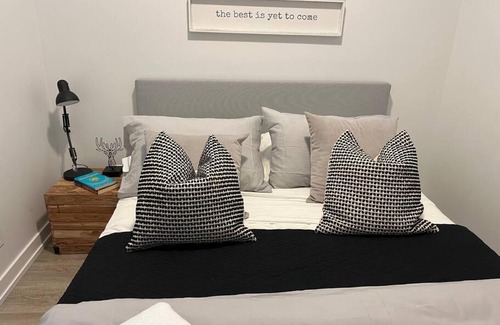Bridgeland Apartment | Stylish and beautiful apt in amazing bridgeland