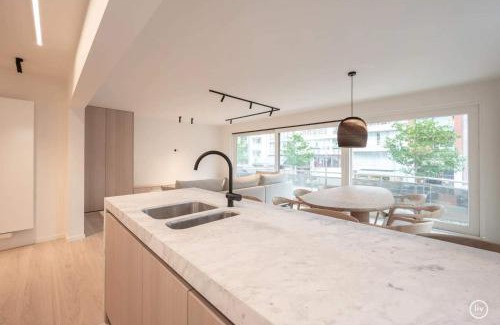 Knokke Apartment | Stylish apartment in Knokke - Balcony city view
