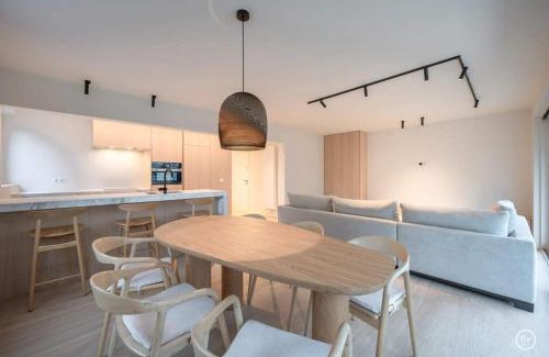 Knokke Apartment | Stylish apartment in Knokke - Balcony city view