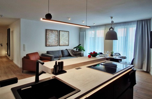 Region Hannover District Apartment | Stylish apartment: top location, quiet, parking- perfect for business & vacation