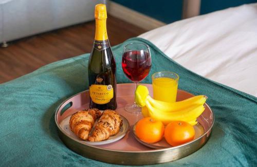 Coventry Apartment | Stylish Apartment - Walking Distance to the City Centre - Free Parking, Fast Wi-Fi and SmartTV with Netflix by Yoko Property