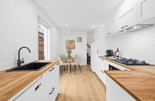 Carlton House | Stylish Carlton- CBD-Fringe 3BR Terrace