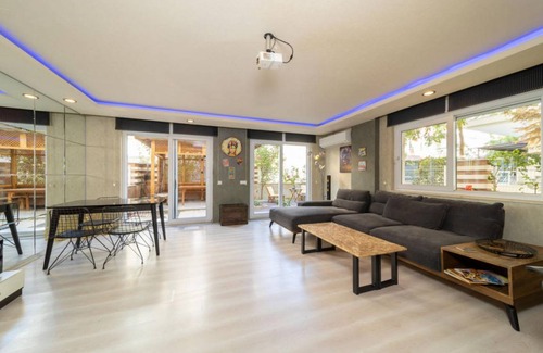 Muratpasa Apartment | Stylish Duplex with Garden and Gazebo in Muratpasa