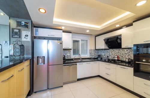 Muratpasa Apartment | Stylish Duplex with Garden and Gazebo in Muratpasa