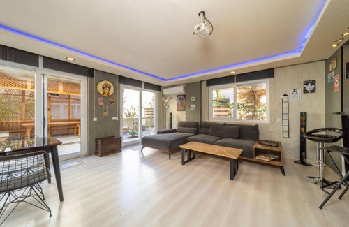 Muratpasa Apartment | Stylish Duplex with Garden and Gazebo in Muratpasa