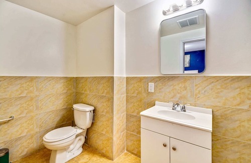 Chinatown Apartment | Stylish & Great Location Next to the Convention Center