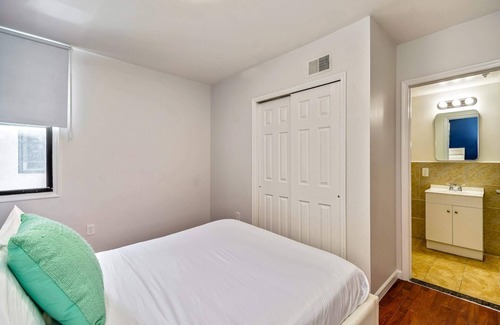 Chinatown Apartment | Stylish & Great Location Next to the Convention Center