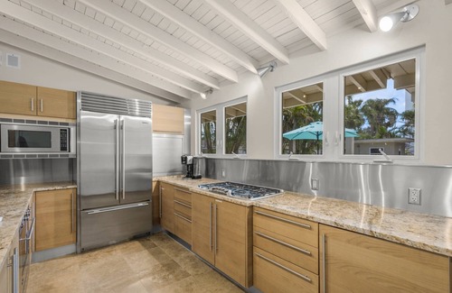 Saint Armands Key House | Stylish Hidden Gem w/Pool Steps to Lido Beach & St. Armands Circle