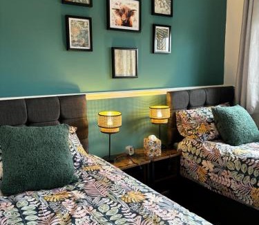 Linlithgow House | Stylish home in Linlithgow with free parking