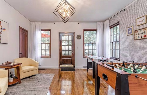 Fondren House | Stylish Home in Vibrant Fondren Neighborhood