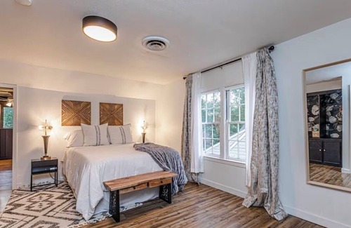 Fondren House | Stylish Home in Vibrant Fondren Neighborhood
