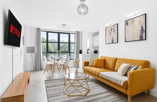 Deptford Apartment | Stylish Large 3-bed Apartment, Quick Access to London Sights, Free Parking