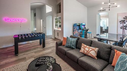 Continental Foothills House | Stylish N Scottdsdale 4 bdrm With Sparkling Pool and Games Galore