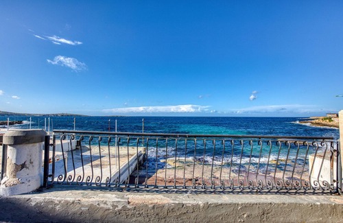 Bugibba Apartment | Stylish Penthouse Studio Bay Square 5