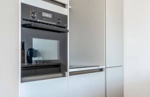 Spaarndammer en Zeeheldenbuurt Apartment | Stylish Rooftop Apartment Mondriaan Near Canals & Central Station – Sleeps 3