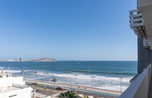 Mazatlan Apartment | Stylish seaside apartment with stunning ocean view