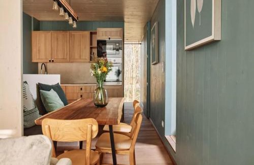 Maubray House | Stylish Stay with Sauna