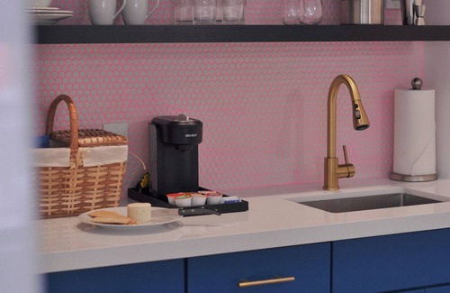 Warm Sands Hotel | Stylish Suite| Shared BBQ Grill & Sun Loungers-1BR | Suite 5