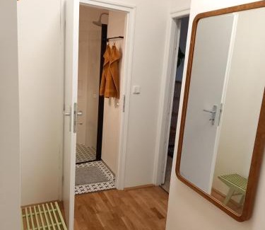 Vrsovice Apartment | Stylový a slunný byt s uměleckým nádechem v blízkosti centra