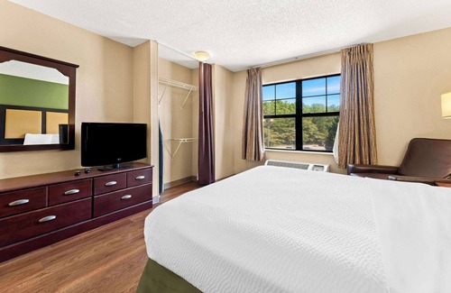 Columbus Hotel | Suburban Studios Columbus Bradley Park