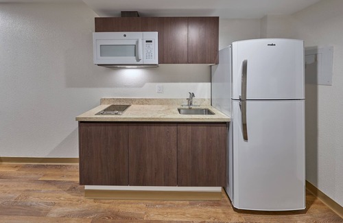 Cancun Apartment | Suite 1 Queeb Bed with kitchenette