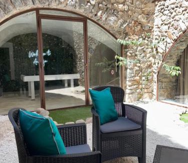 Anduze Apartment | Suite l'Écrin Caché avec billard et baignoire îlot