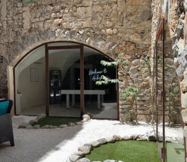 Anduze Apartment | Suite l'Écrin Caché avec billard et baignoire îlot