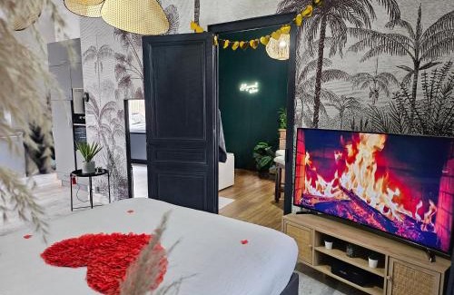 Saint-Etienne Apartment | Suite Passion - Jacuzzi privé - Table massage
