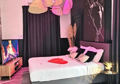 Saint-Etienne Apartment | Suite Passion - Jacuzzi privé - Table massage