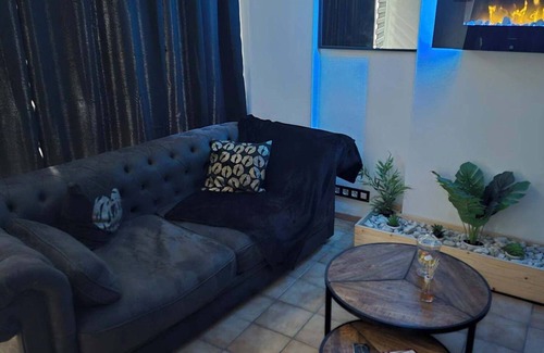Flemalle Apartment | Suite Pour Amoureux Avec Jacuzzi Pour une Nuit Unique Hors du Quotidien