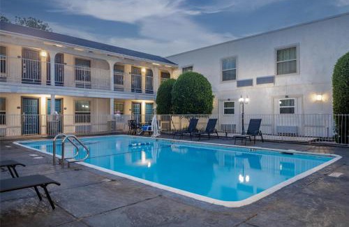 Dallas Design District Hotel | Suites Dallas TX Downtown