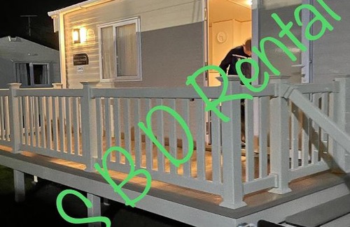 Clacton-on-Sea Resort | Summer Breeze Deluxe Caravan Rental