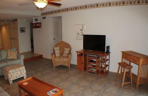 Crescent Beach Apartment | Summerhouse 228 Condo